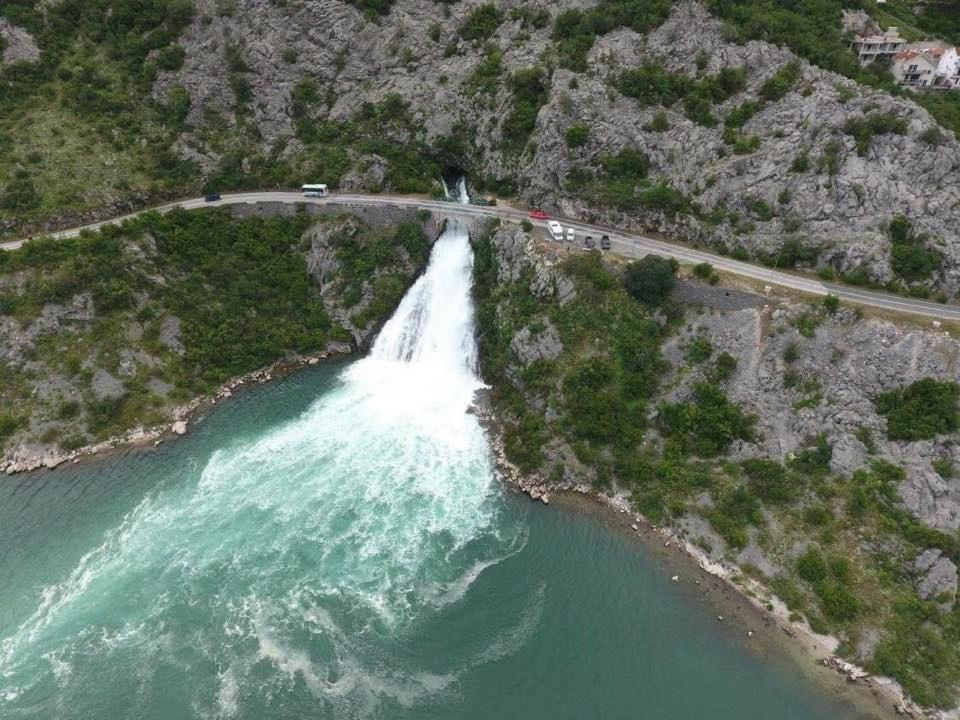 Apartmani Mozaici Risan Exteriér fotografie